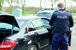 benjaminnolte - Fotolia.com (Polizeikontrolle)